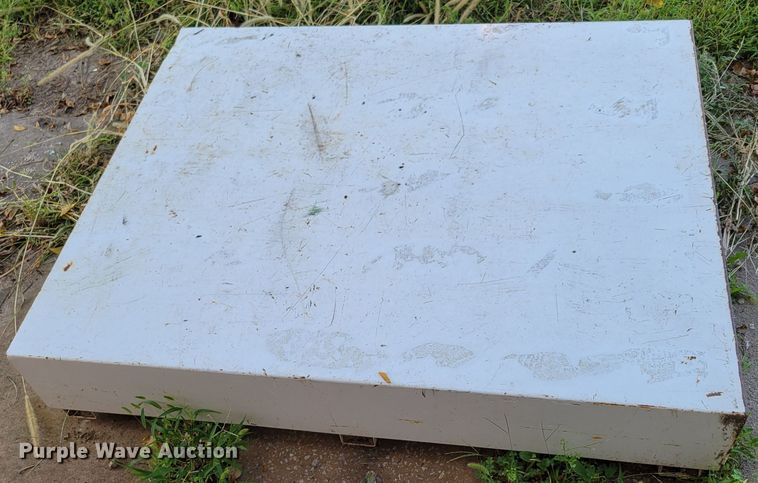 image for item JZ9173 (4) fuel tanks