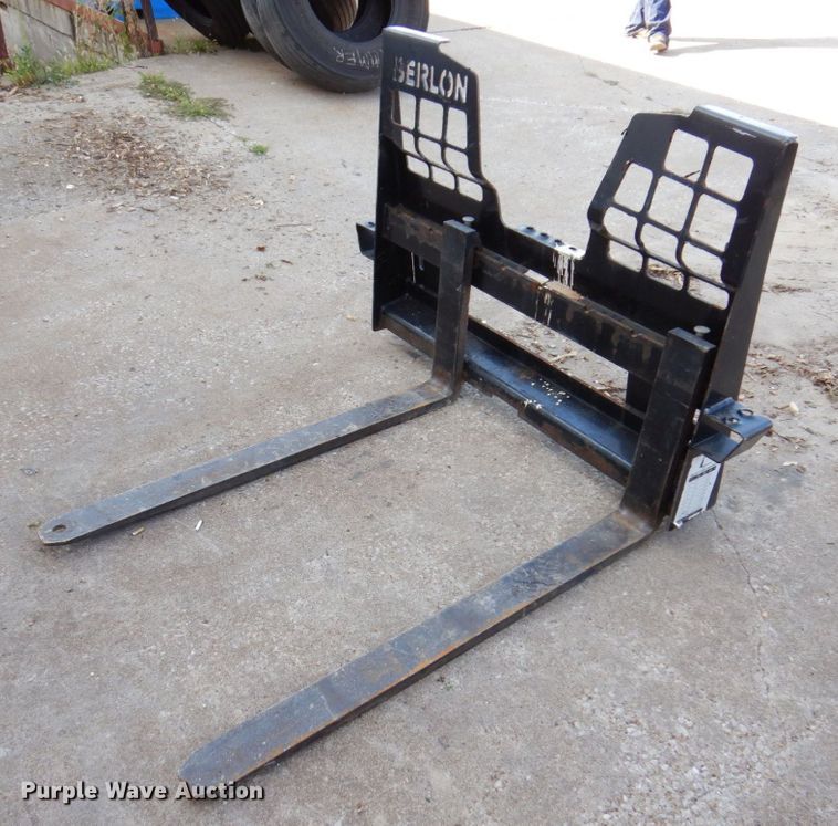 image for item KF9523 2015 Takeuchi TL8  tracked skid steer loader