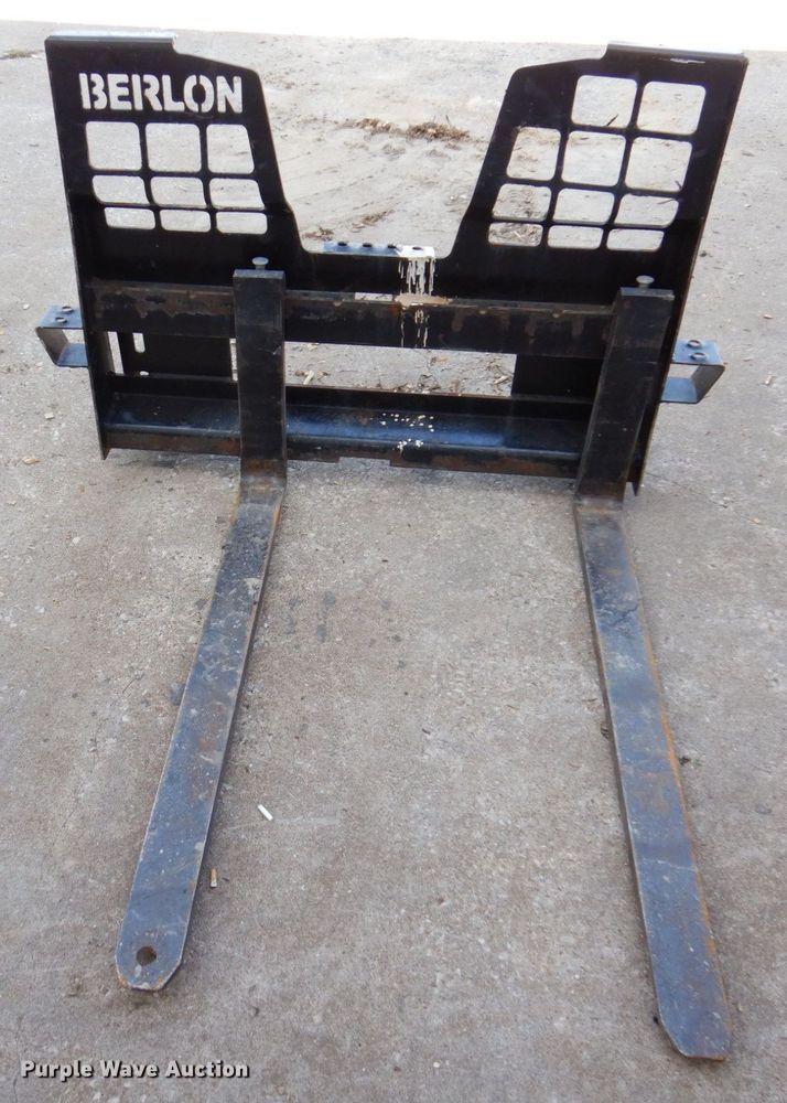 image for item KF9523 2015 Takeuchi TL8  tracked skid steer loader