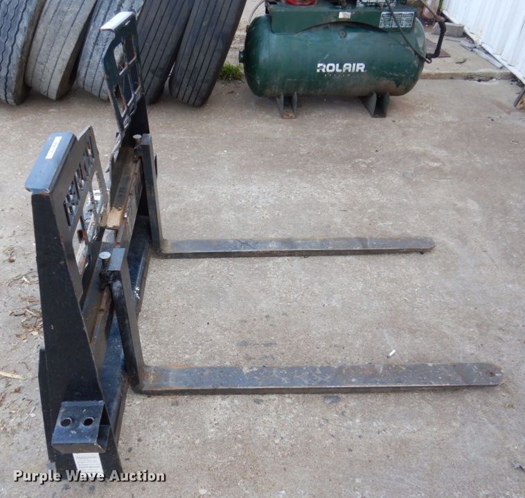 image for item KF9523 2015 Takeuchi TL8  tracked skid steer loader