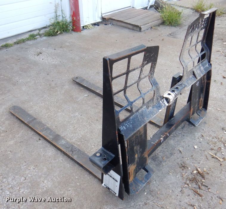 image for item KF9523 2015 Takeuchi TL8  tracked skid steer loader