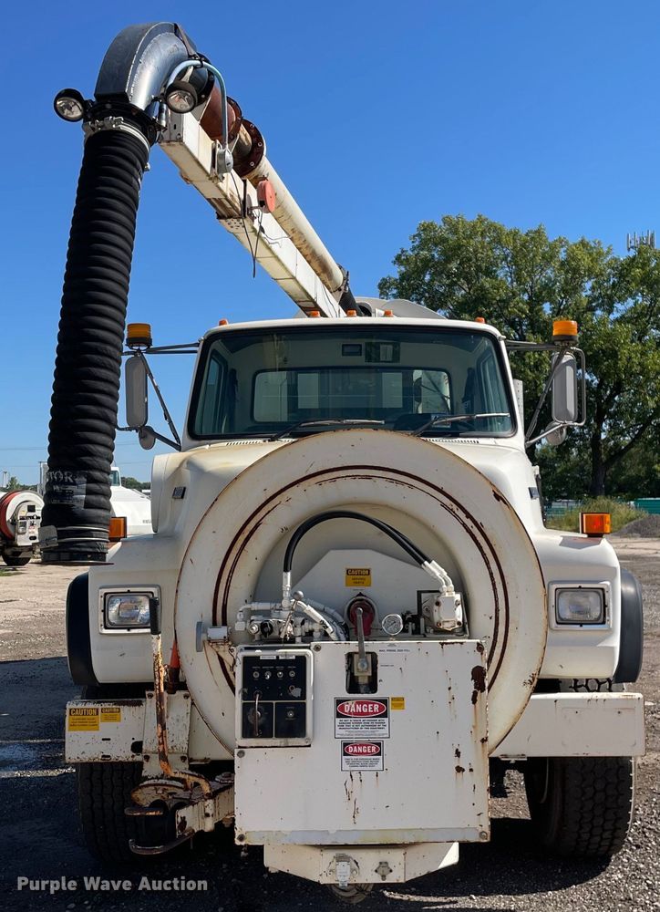 image for item KF9545 1996 Ford LN8000  sewer jetter truck