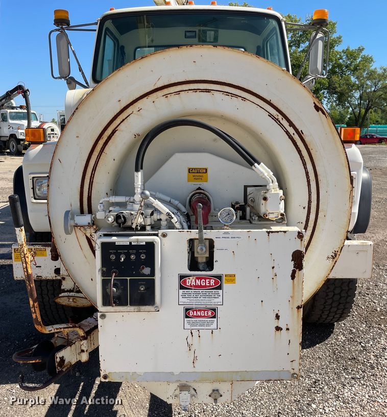 image for item KF9545 1996 Ford LN8000  sewer jetter truck