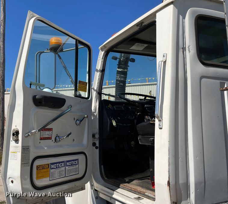 image for item KF9545 1996 Ford LN8000  sewer jetter truck