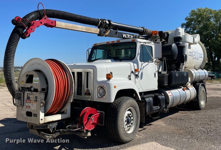 image for item KF9546 2002 International 2554  sewer jetter truck