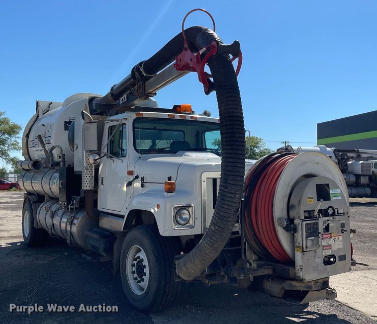 image for item KF9546 2002 International 2554  sewer jetter truck
