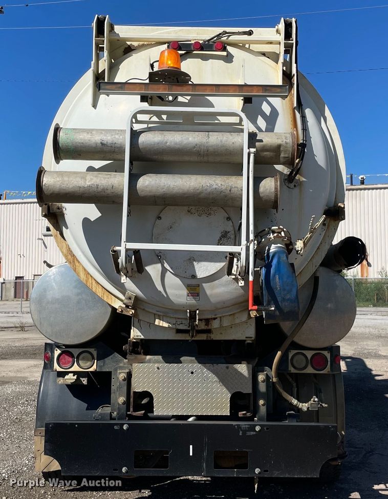 image for item KF9546 2002 International 2554  sewer jetter truck