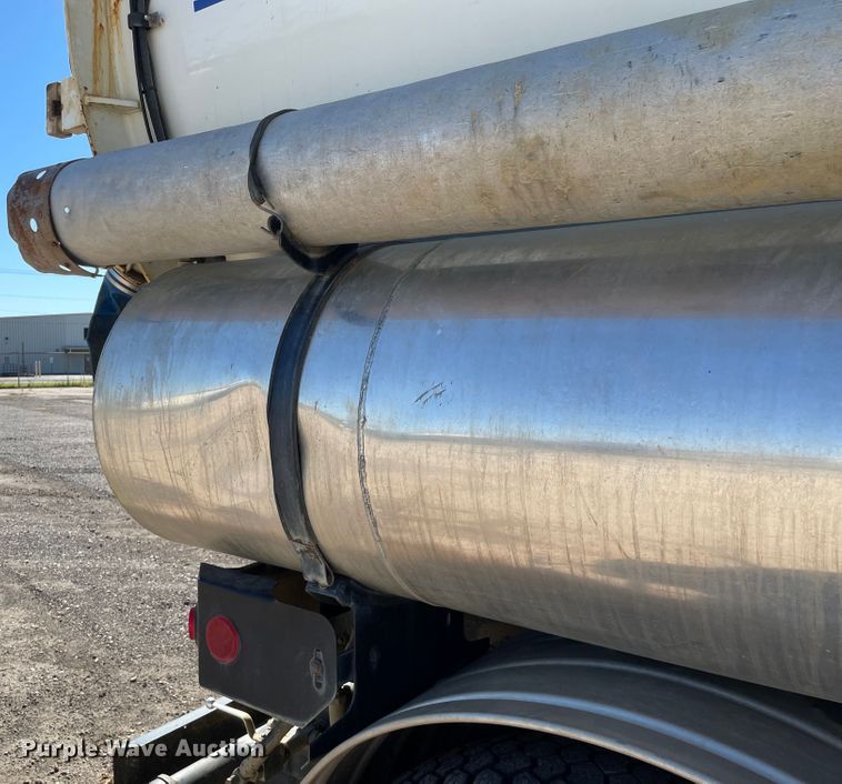 image for item KF9546 2002 International 2554  sewer jetter truck