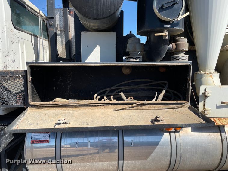 image for item KF9546 2002 International 2554  sewer jetter truck