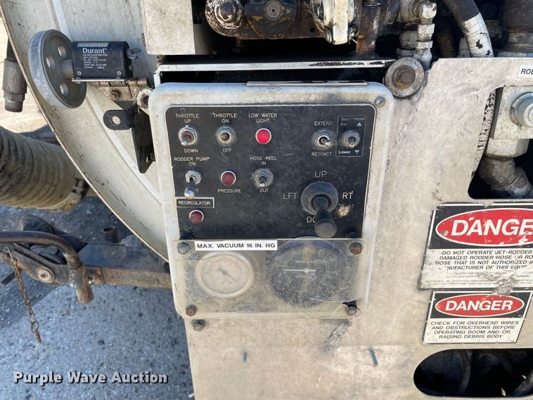 image for item KF9546 2002 International 2554  sewer jetter truck