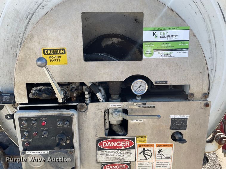 image for item KF9546 2002 International 2554  sewer jetter truck