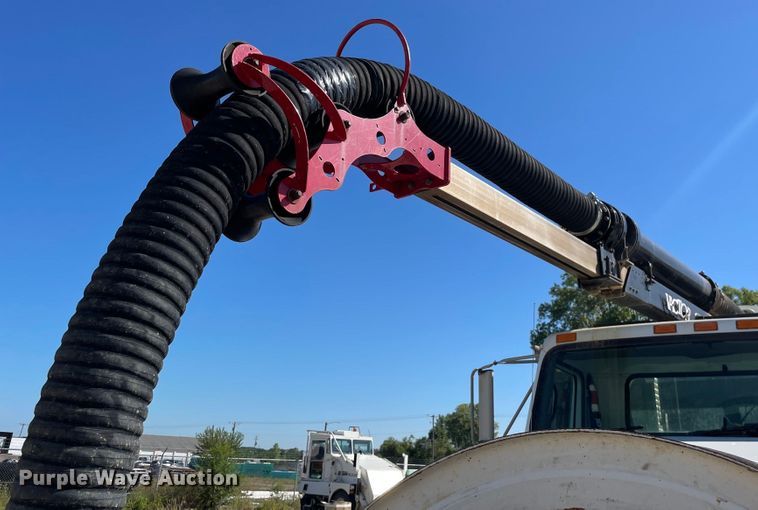 image for item KF9546 2002 International 2554  sewer jetter truck