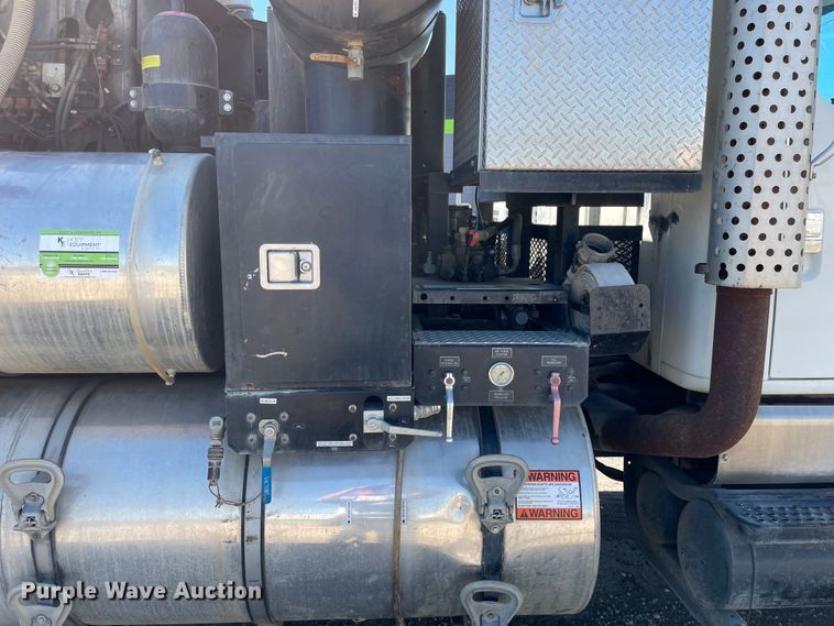 image for item KF9546 2002 International 2554  sewer jetter truck