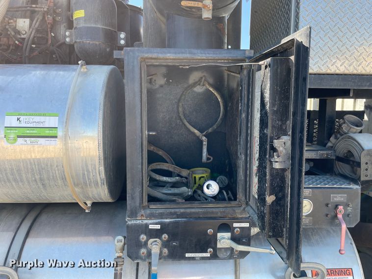 image for item KF9546 2002 International 2554  sewer jetter truck