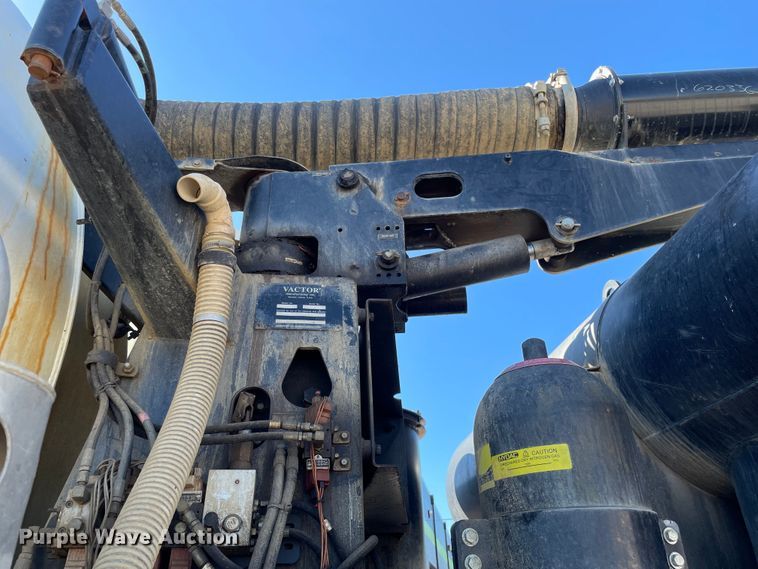 image for item KF9546 2002 International 2554  sewer jetter truck