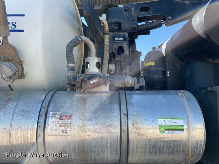 image for item KF9546 2002 International 2554  sewer jetter truck