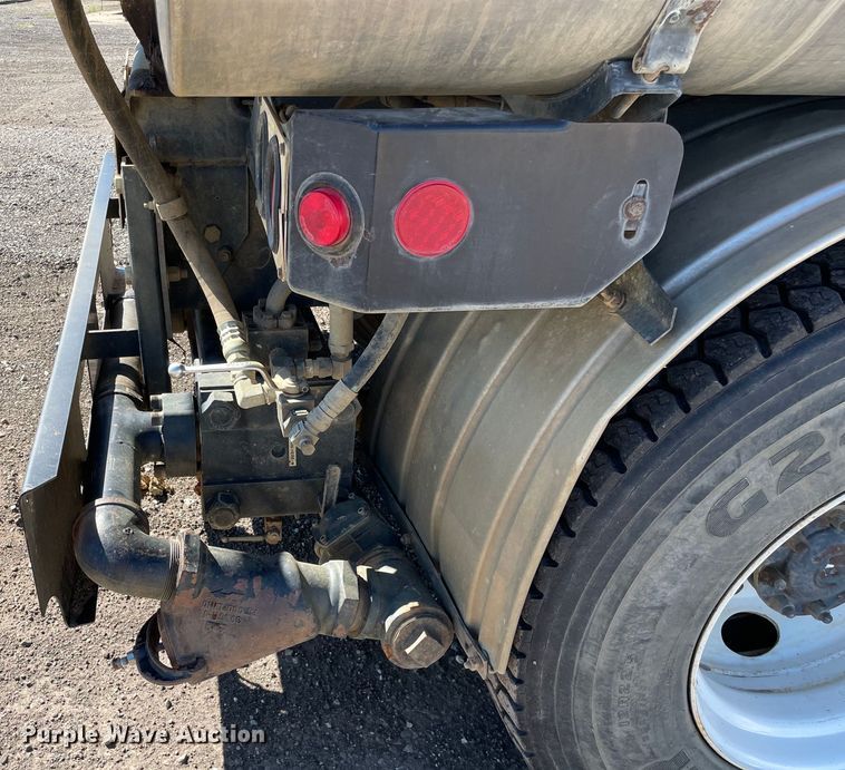 image for item KF9546 2002 International 2554  sewer jetter truck