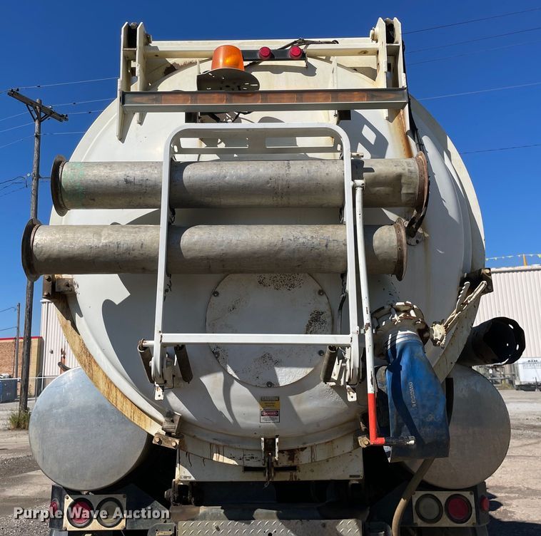 image for item KF9546 2002 International 2554  sewer jetter truck