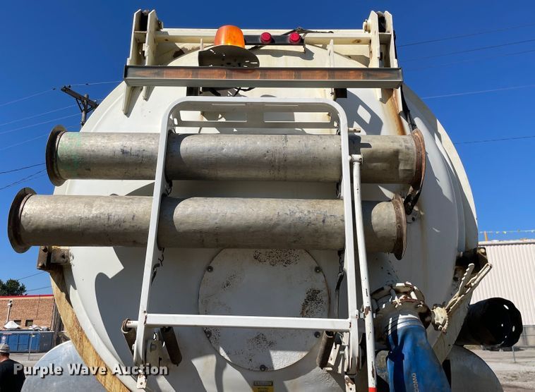 image for item KF9546 2002 International 2554  sewer jetter truck