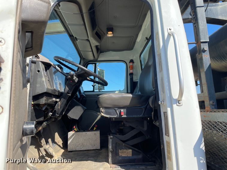 image for item KF9546 2002 International 2554  sewer jetter truck