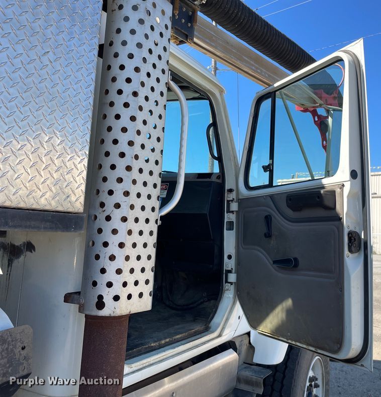 image for item KF9546 2002 International 2554  sewer jetter truck