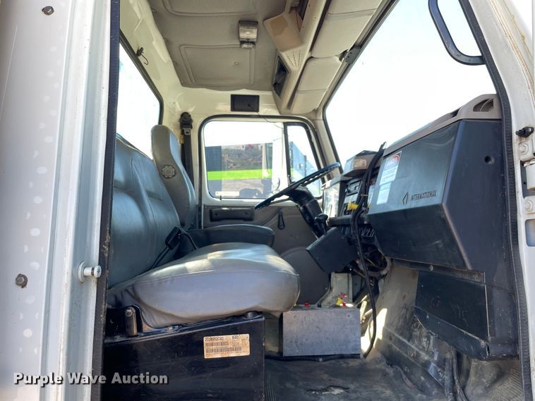 image for item KF9546 2002 International 2554  sewer jetter truck