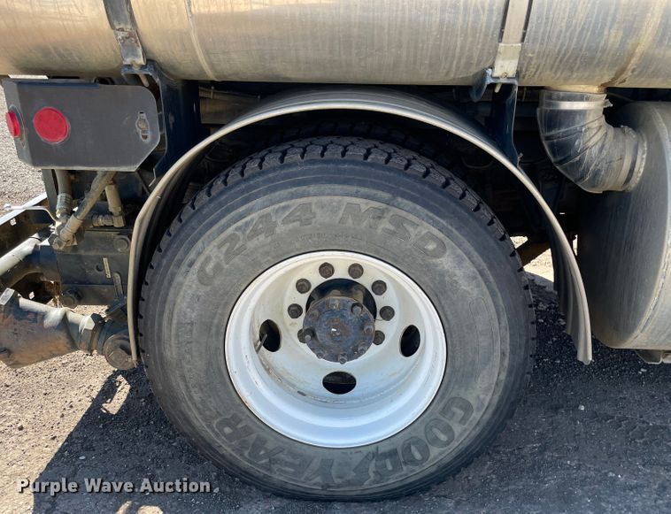 image for item KF9546 2002 International 2554  sewer jetter truck