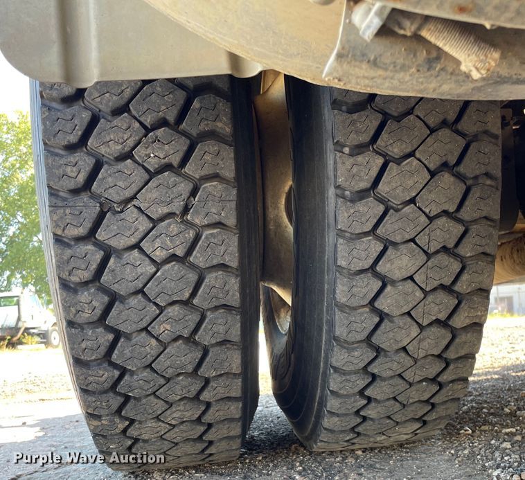 image for item KF9546 2002 International 2554  sewer jetter truck