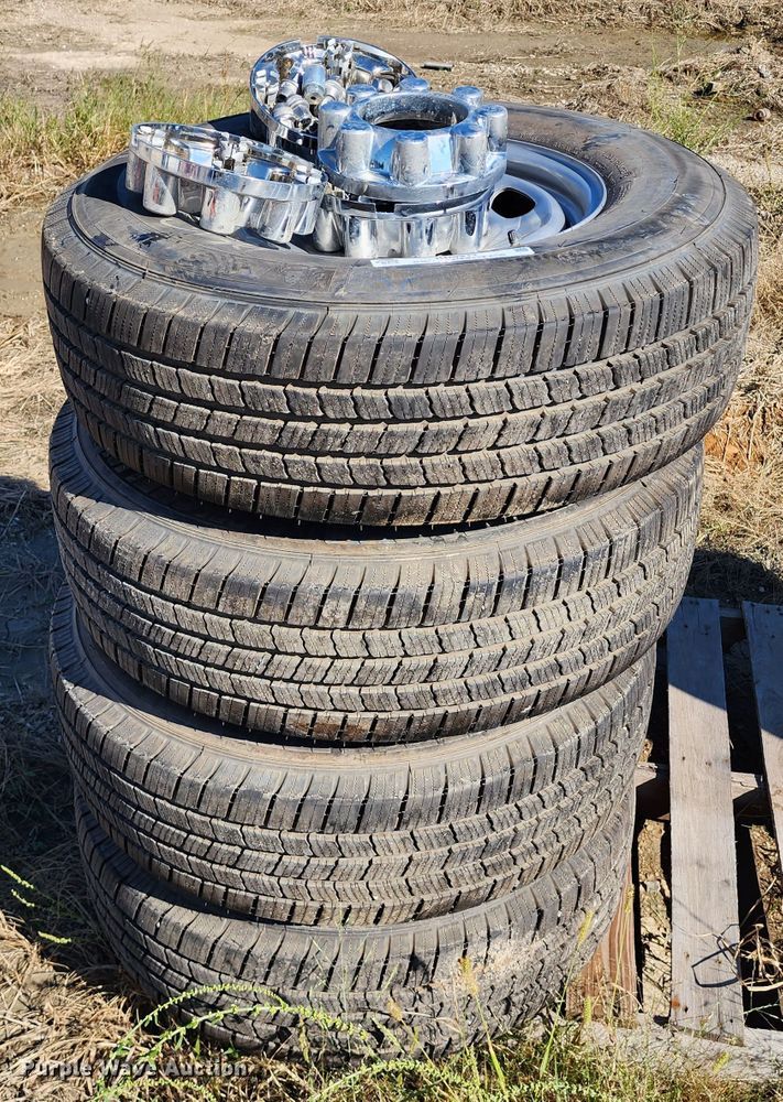 image for item KH9311 (4) 245/75R17 tires and wheels