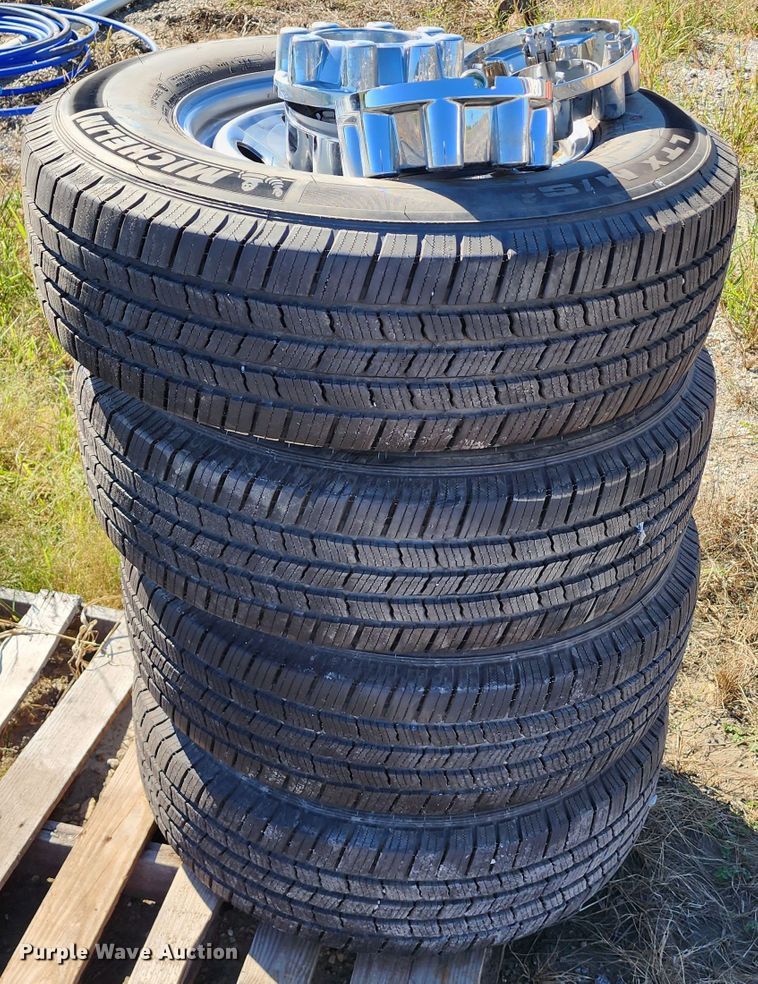image for item KH9311 (4) 245/75R17 tires and wheels