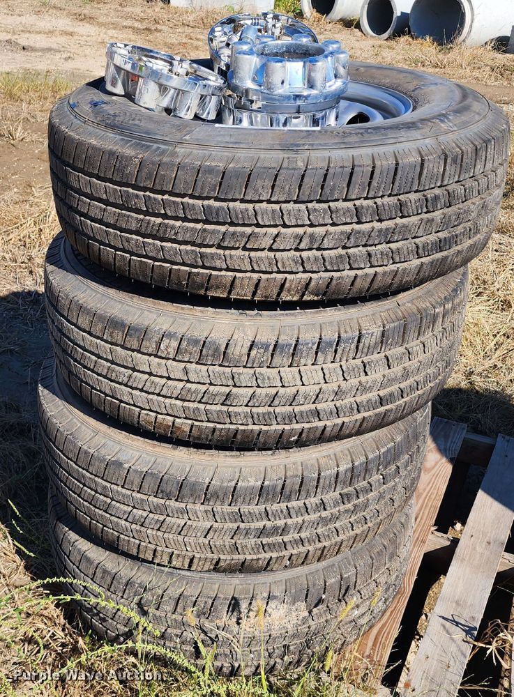 image for item KH9311 (4) 245/75R17 tires and wheels