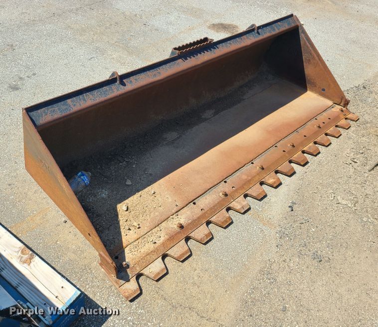 Caterpillar skid steer bucket in Overland Park, KS Item KH9354 sold