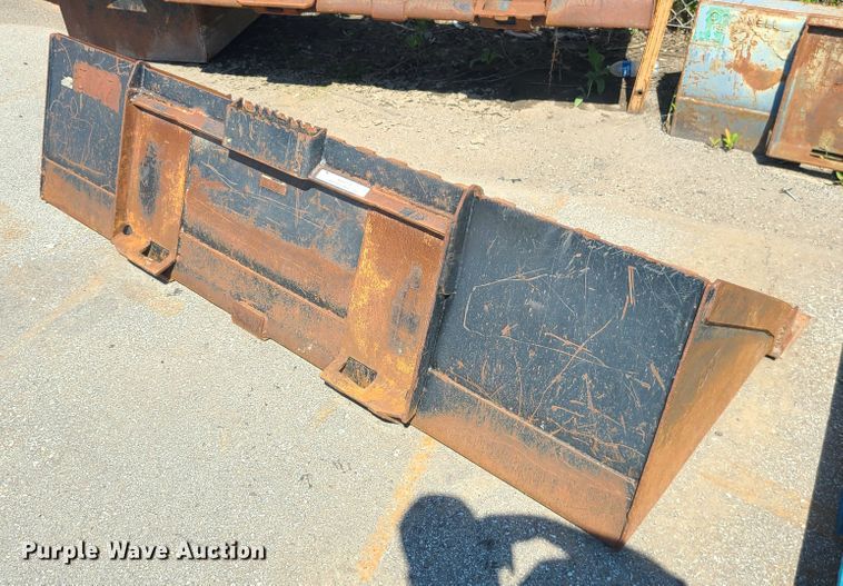 image for item KH9354 Caterpillar  skid steer bucket