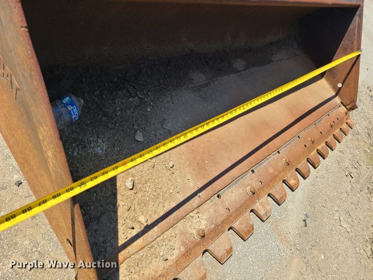 image for item KH9354 Caterpillar  skid steer bucket