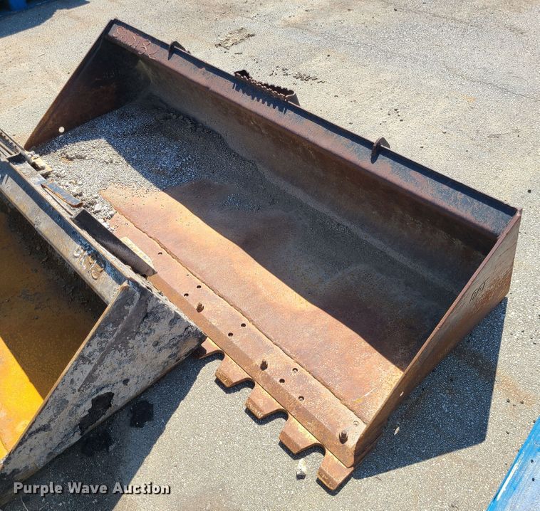 Caterpillar skid steer bucket in Overland Park, KS Item KH9355 sold Purple Wave