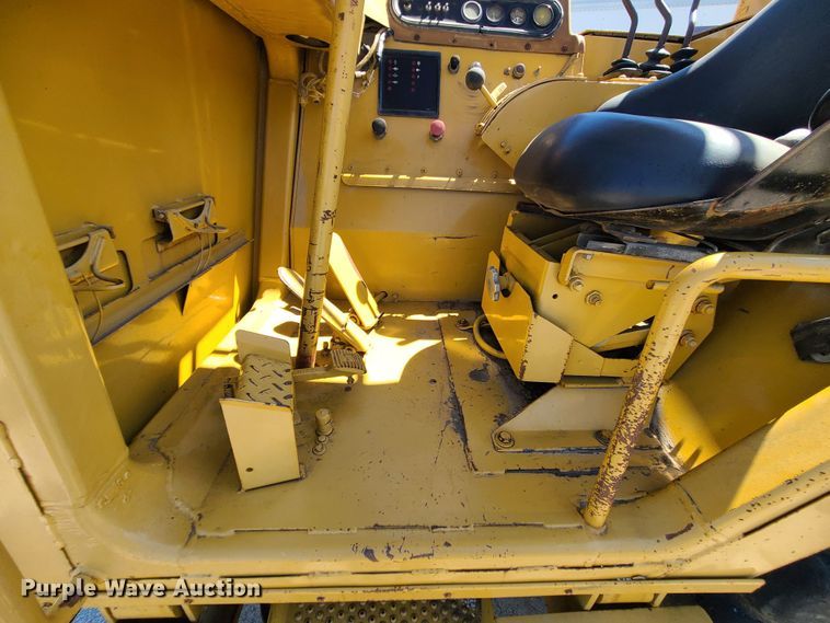 image for item KH9358 1989 Caterpillar 613C  elevating scraper
