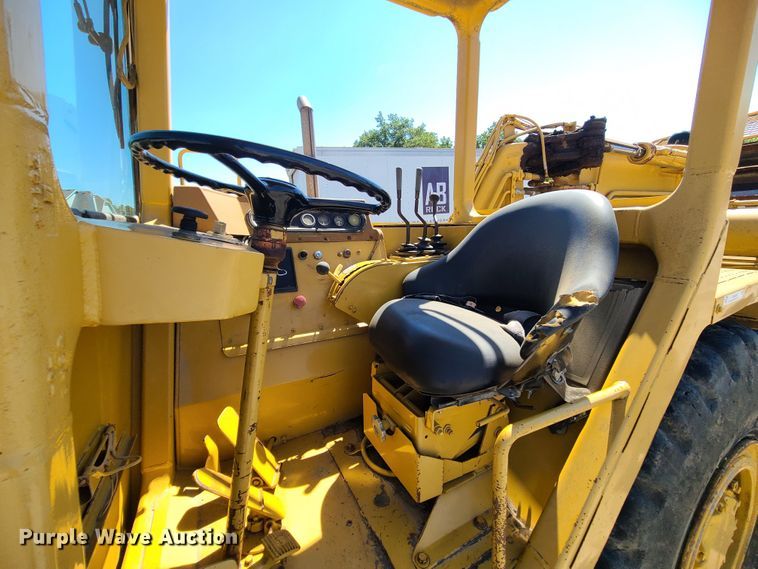 image for item KH9358 1989 Caterpillar 613C  elevating scraper