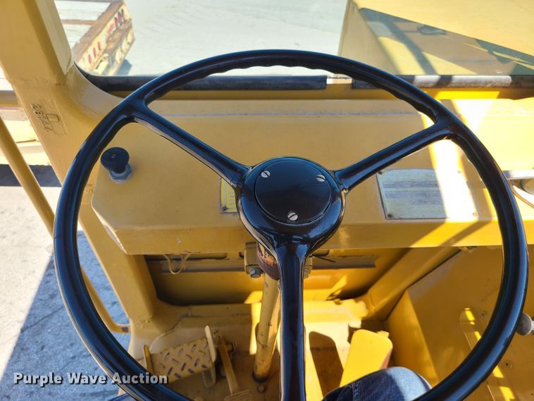 image for item KH9358 1989 Caterpillar 613C  elevating scraper