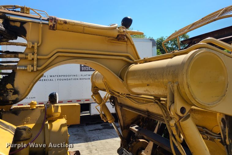 image for item KH9358 1989 Caterpillar 613C  elevating scraper