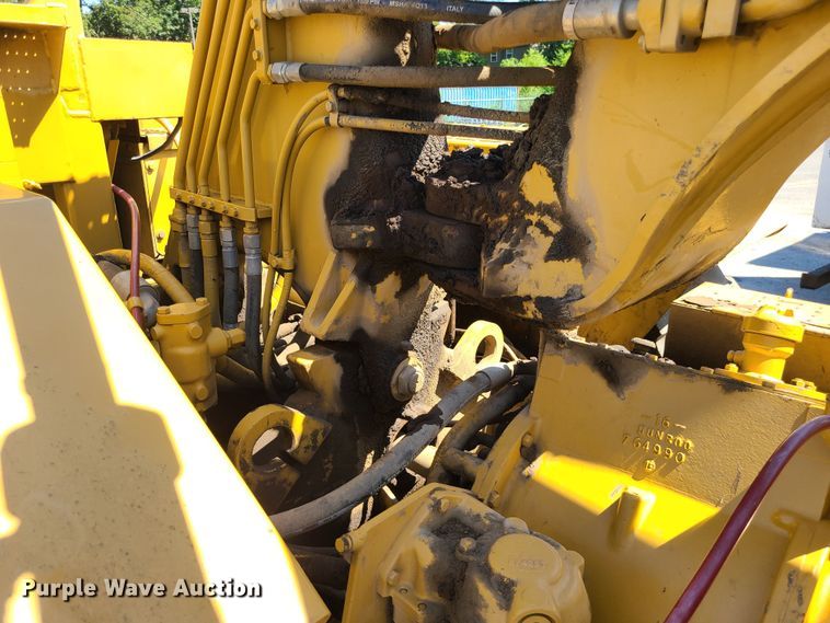 image for item KH9358 1989 Caterpillar 613C  elevating scraper