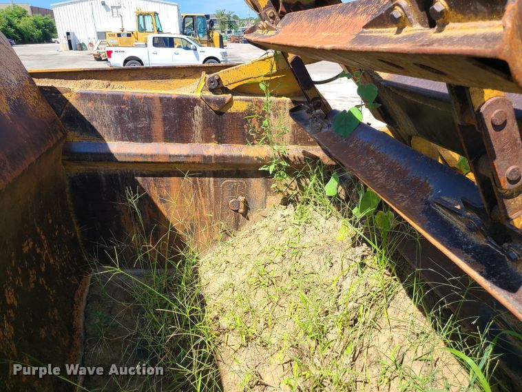 image for item KH9358 1989 Caterpillar 613C  elevating scraper