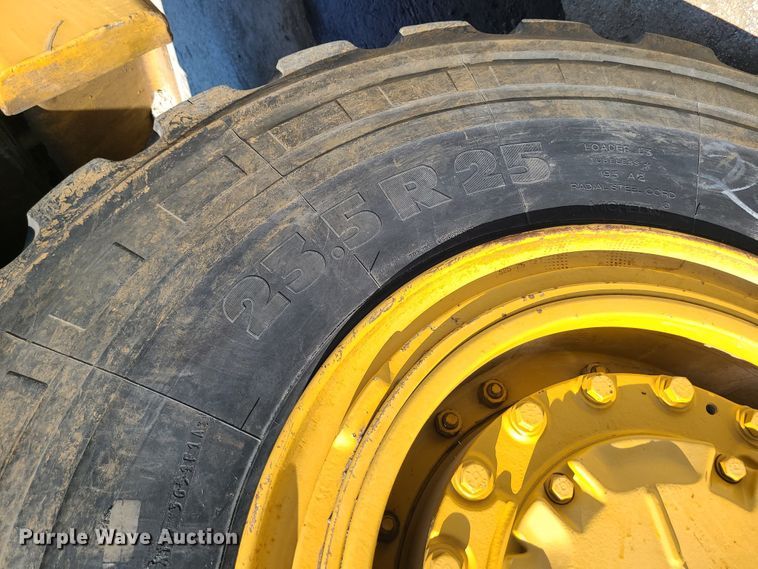 image for item KH9358 1989 Caterpillar 613C  elevating scraper