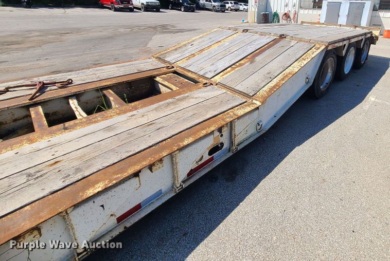 image for item KH9366 1998 Trail King TK100HDS  lowboy equipment trailer