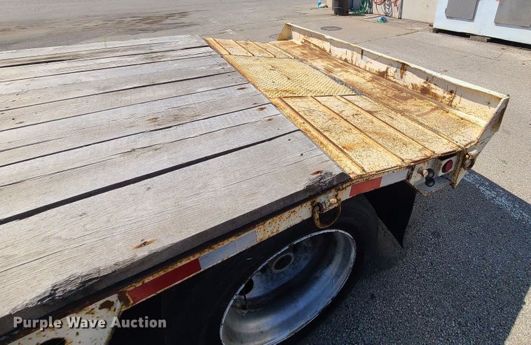 image for item KH9366 1998 Trail King TK100HDS  lowboy equipment trailer