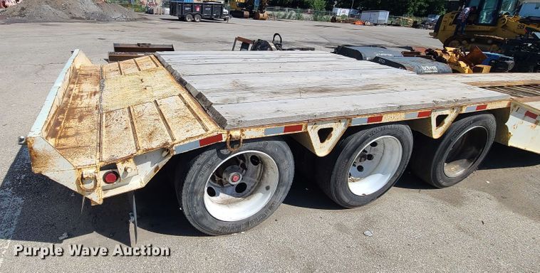 image for item KH9366 1998 Trail King TK100HDS  lowboy equipment trailer