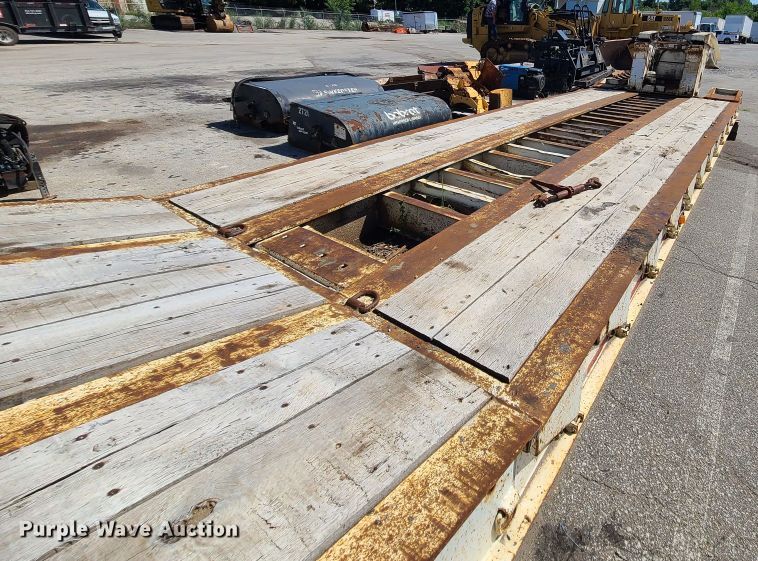 image for item KH9366 1998 Trail King TK100HDS  lowboy equipment trailer