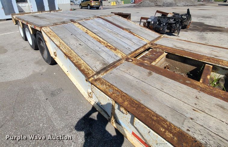 image for item KH9366 1998 Trail King TK100HDS  lowboy equipment trailer