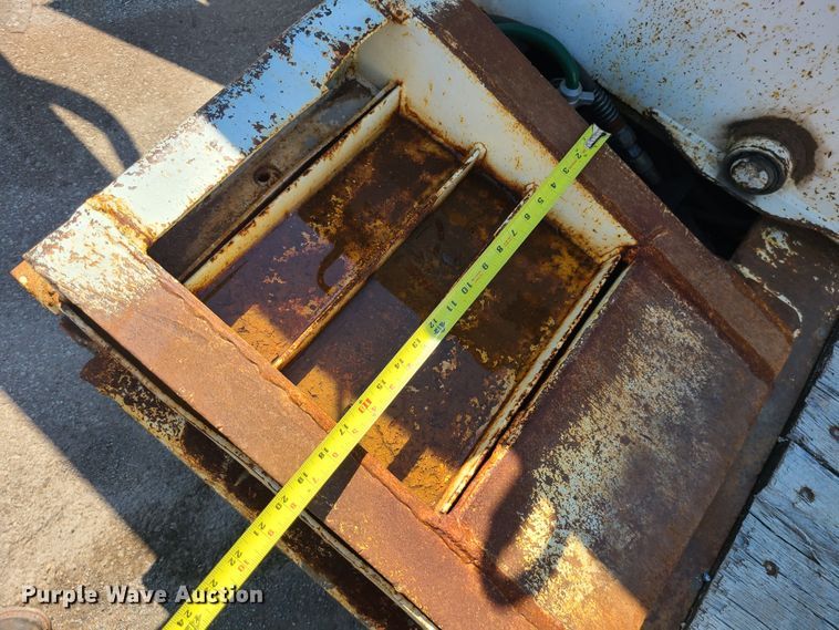 image for item KH9366 1998 Trail King TK100HDS  lowboy equipment trailer