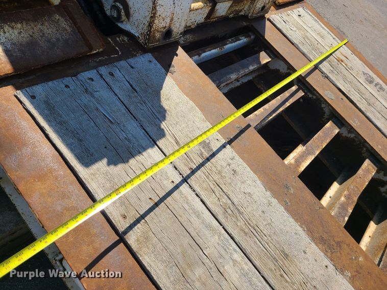 image for item KH9366 1998 Trail King TK100HDS  lowboy equipment trailer