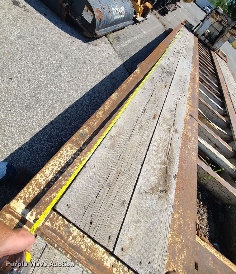 image for item KH9366 1998 Trail King TK100HDS  lowboy equipment trailer